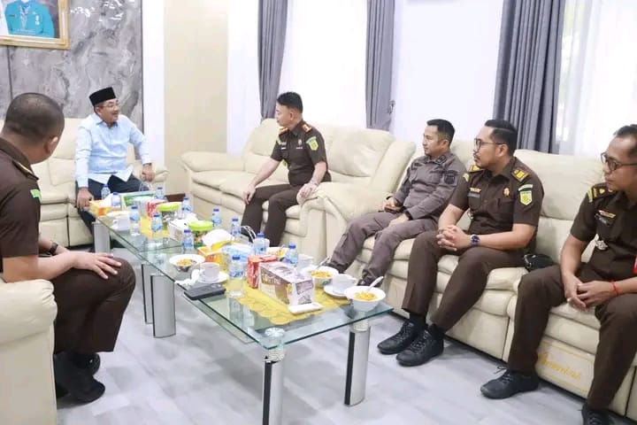 Bupati Anwar Sadat Terima Silaturahmi Kajari Baru, Perkuat Sinergi Penegakan Hukum di Tanjab Barat