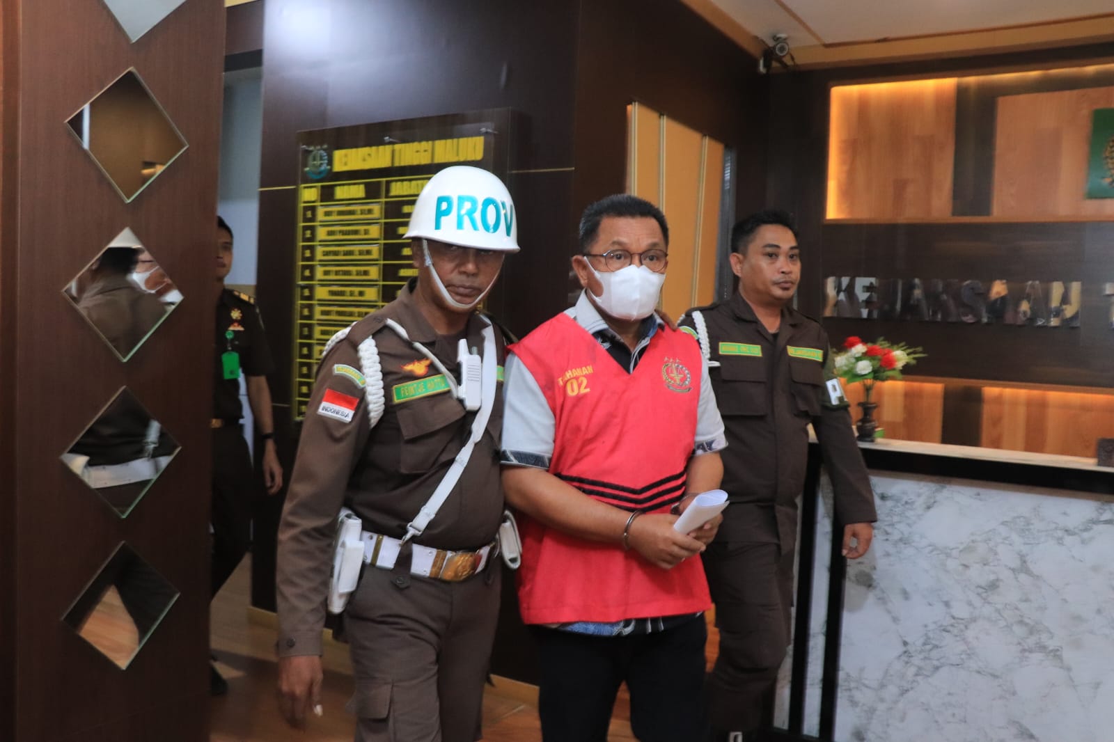 Korupsi Rp6,25 Miliar PT. Tanimbar Energi Mantan Bupati KKT Ditahan Jaksa