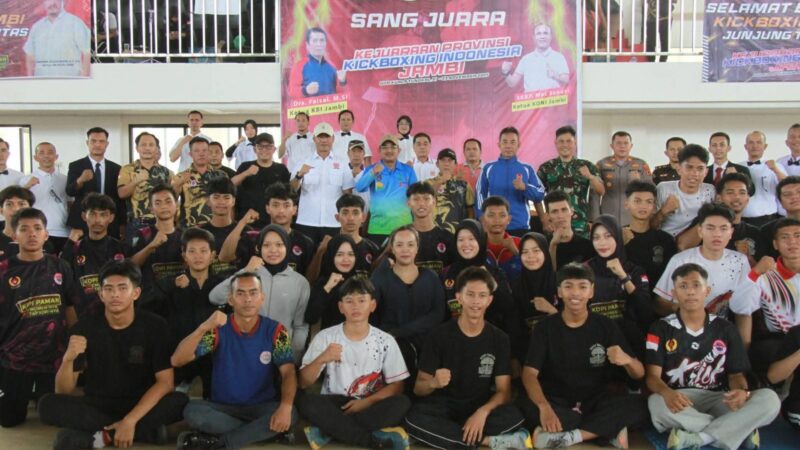 Bupati Anwar Sadat Resmi Buka Kejurprov Kick Boxing Jambi 2025: Tanjab Barat Dipuji Punya Sarpras Terbaik se-Provinsi