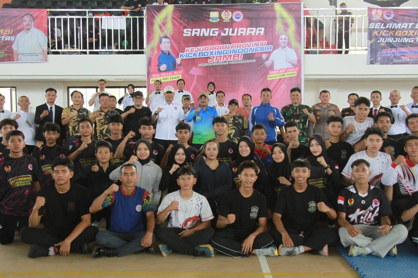 Bupati Anwar Sadat Resmi Buka Kejurprov Kick Boxing Jambi 2025: Tanjab Barat Dipuji Punya Sarpras Terbaik se-Provinsi