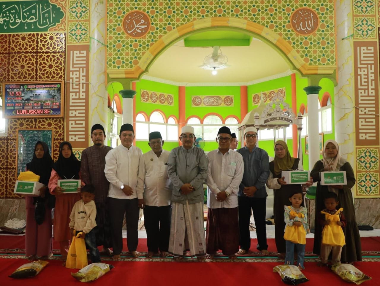 Seberangi Sungai Pengabuan, Bupati Sambangi Masyarakat Kecamatan Seberang Kota