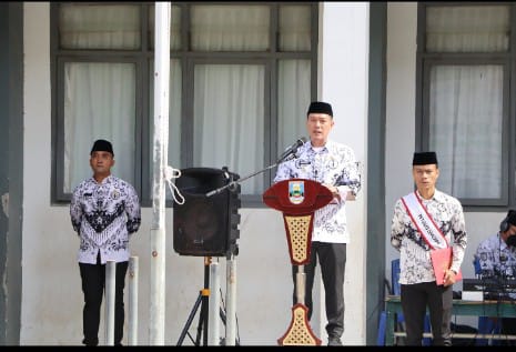BUPATI PIMPIN UPACARA PERINGATAN HUT PGRI DAN HARI GURU NASIONAL 2025