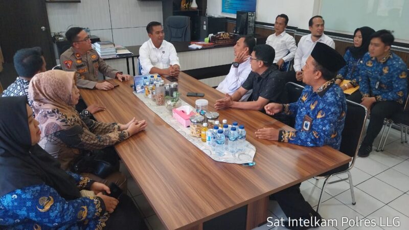 Memastikan Keakuratan Data Pemilih di Kota Lubuk Linggau Tetap Terjaga, Wakapolres Kompol M Syamsul Zackri  Hadiri Pertemuan Dengan Jajaran KPU 
