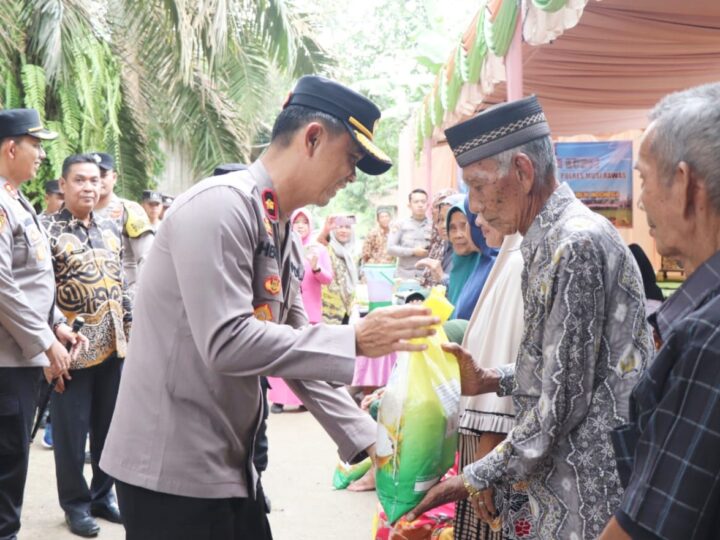 KAPOLRES MUSI RAWAS KEMBALI BANTU 2 TITIK BEDAH RUMAH, KEDEPAN AKAN PERBAIKI JEMBATAN GANTUNG