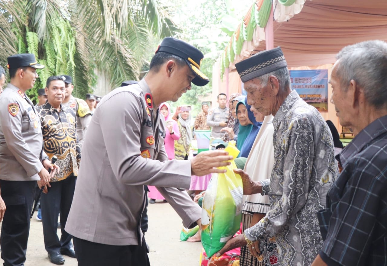 KAPOLRES MUSI RAWAS KEMBALI BANTU 2 TITIK BEDAH RUMAH, KEDEPAN AKAN PERBAIKI JEMBATAN GANTUNG