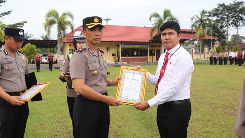 Kapolres Musi Rawas Berikan Penghargaan ke Delapan Personel Polsek Muara Kelingi  ,Berhasil Ungkap Perkara Curanmor Dari 1X24 Jam Menjadi Perhatian Publik
