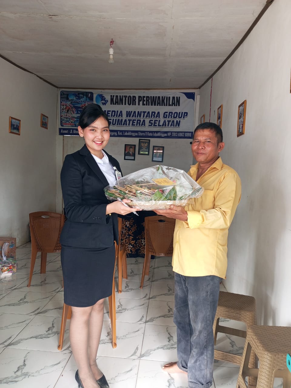 Bank Sumsel Berikan Tumpeng untuk Perayaan HUT Media Wantara Group ke-13 di Lubuklinggau