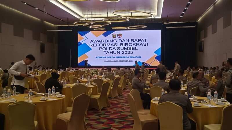 Wakapolres Lubuk Linggau Kompol M. Syamsul Zachri hadir langsung menerima penghargaan Awarding dan Rapat Reformasi Birokrasi Polri