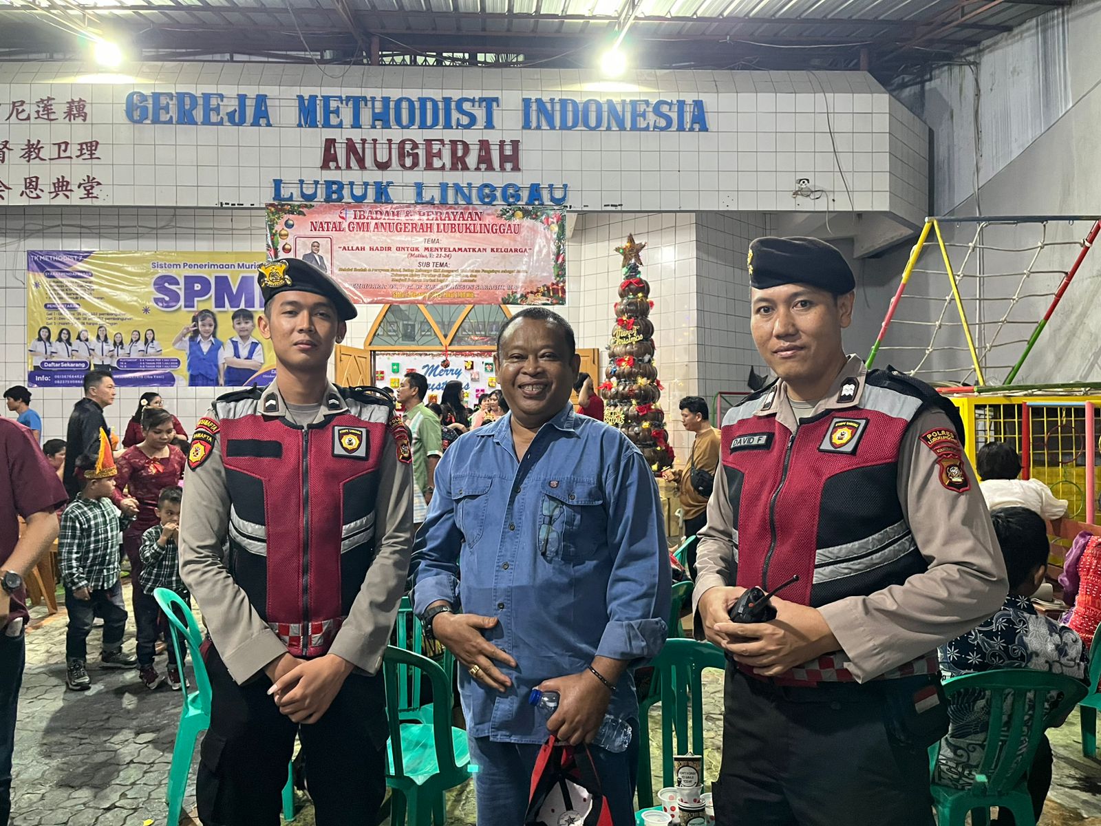Polres Lubuk Linggau Bersama Polsek, Lakukan Pengamanan Terpadu Bagi Umat Kristiani dalam Menjalankan Ibadah Natal