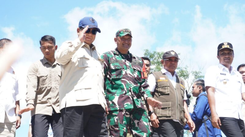 Kasad Dampingi Presiden RI Pastikan Akses Warga Pascagalodo di Sumatera Barat Pulih