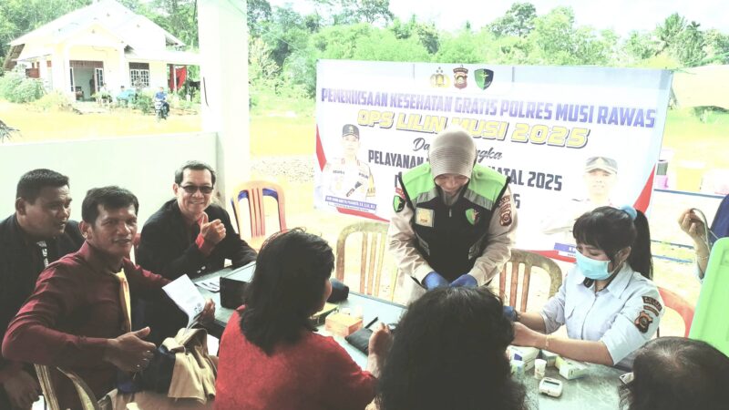 Pelayanan Humanis Polri, Sidokkes Polres Musi Rawas Berikan Layanan Kesehatan Gratis Saat Natal Oikumene