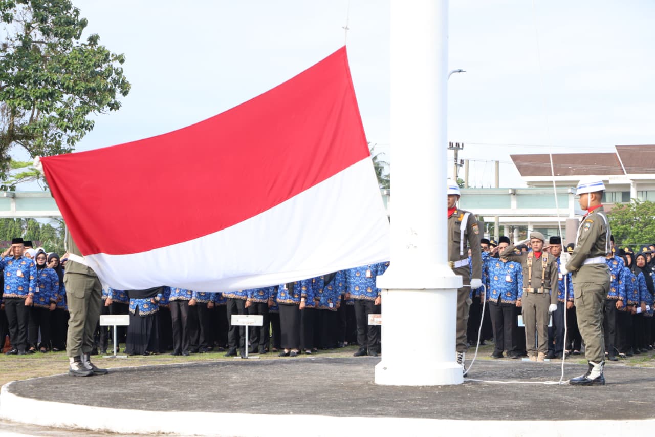 PEMKAB PESIBAR GELAR UPACARA PERINGATAN HUT KORPRI KE-54