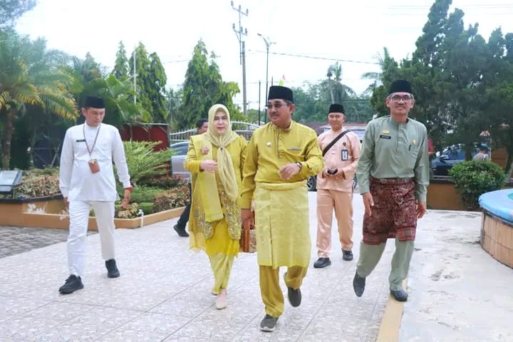 Bupati Tanjab Barat Anwar Sadat Hadiri HUT ke-77 Batanghari, Perkuat Sinergi Antar Daerah