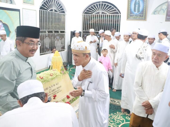 Bupati Anwar Sadat Hadiri Haul ke-15 Ayahanda Syekh Muhammad Ali di Ponpes Al Baqiyatush Shalihat
