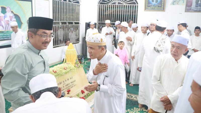 Bupati Anwar Sadat Hadiri Haul ke-15 Ayahanda Syekh Muhammad Ali di Ponpes Al Baqiyatush Shalihat