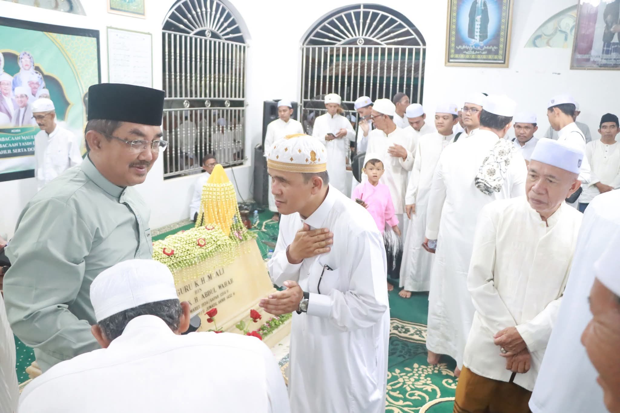 Bupati Anwar Sadat Hadiri Haul ke-15 Ayahanda Syekh Muhammad Ali di Ponpes Al Baqiyatush Shalihat