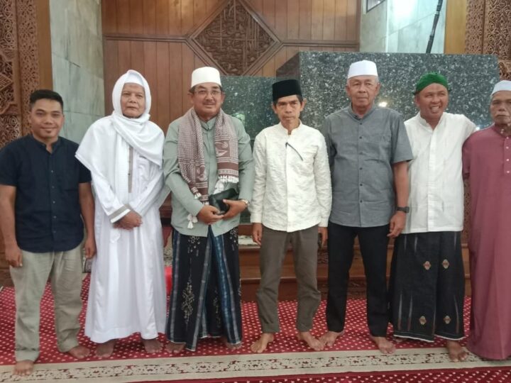 Bupati Anwar Sadat Jadi Khotib Sholat Jumat di Masjid Nurdin Hasanah Jambi, Tekankan Manfaat Ilmu untuk Diri dan Masyarakat