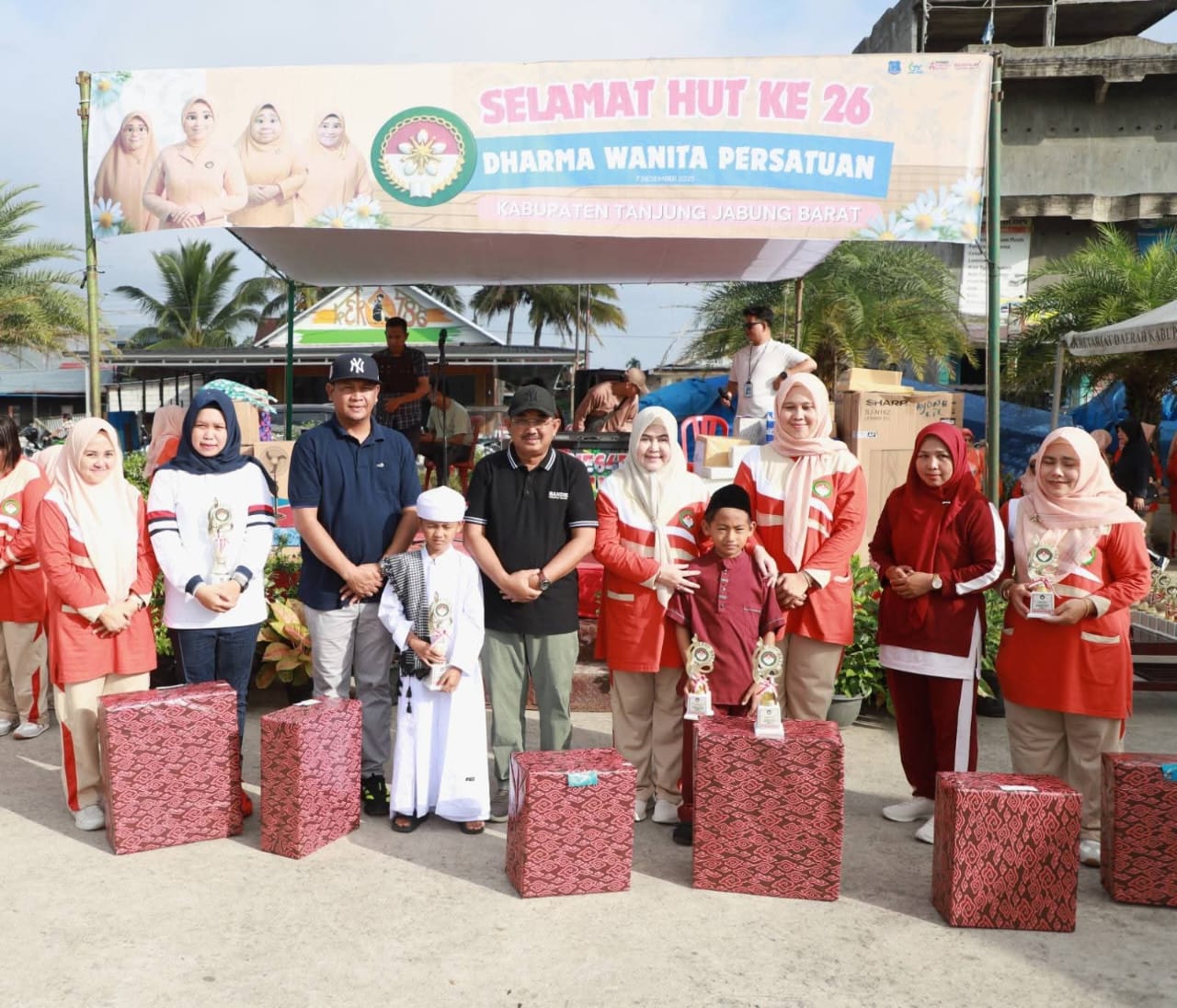 Senam Bersama HUT ke-26 DWP, Bupati Anwar Sadat Tekankan Peran Ibu Bangun Generasi Emas