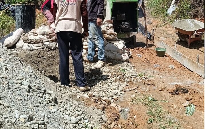 Pembangunan Jalan Rabat Beton Desa Pinang Jawa II ( Dua)Berjalan Dengan Lancar.