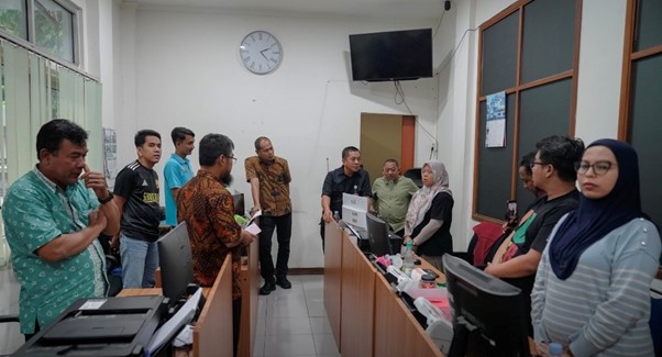 Sidak Ke Sejumlah Dinas, Bupati Pastikan Absensi Pegawai dan Pelayanan Tetap Berjalan Usai Libur Tahun Baru
