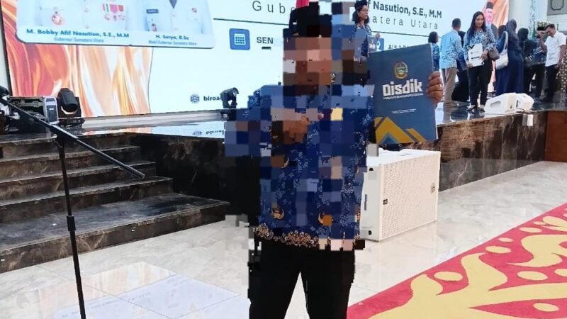 OKNUM GURU SMA N1 AEK KUO MELAKUKAN BULLYING TERHADAP MURID 