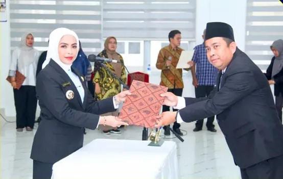 BUPATI LANTIK 41 PEJABAT ESELON III DAN IV LINGKUNGAN PEMKAB LABUHANBATU