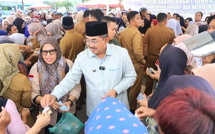 Bupati Anwar Sadat Kembali Gelar Operasi Pasar Murah, Penuhi Warga yang Belum Kebagian