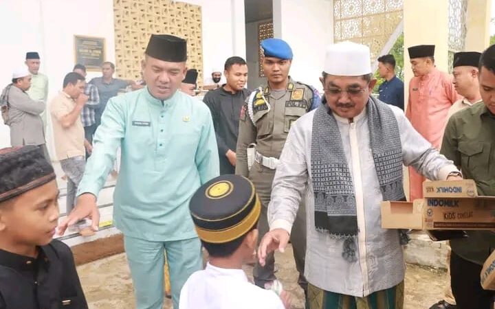 Awali Tahun 2026, Bupati Anwar Sadat Jadi Khatib Salat Jumat di Masjid Al Anwar
