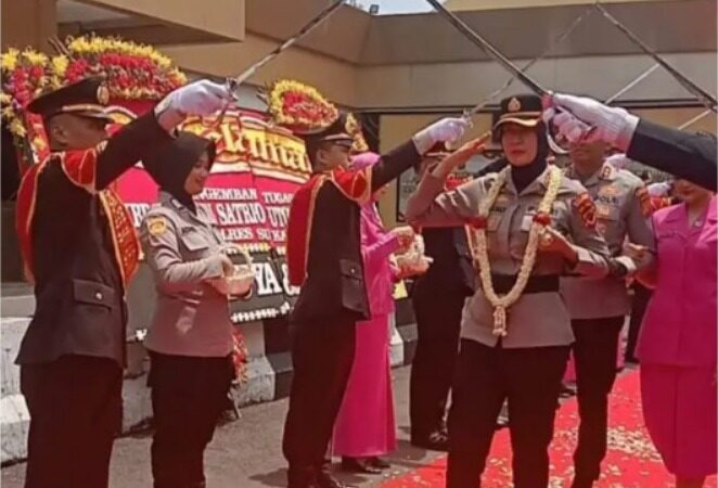 Pisah Sambut Kapolres Sukabumi Kota diwarnai Upacara Pedang Pora