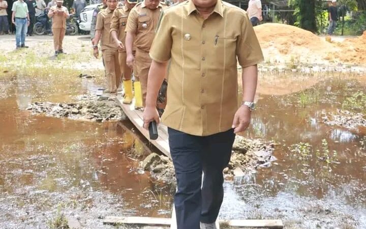 Bupati Anwar Sadat Tinjau Korban Banjir dan Salurkan Bantuan di Betara