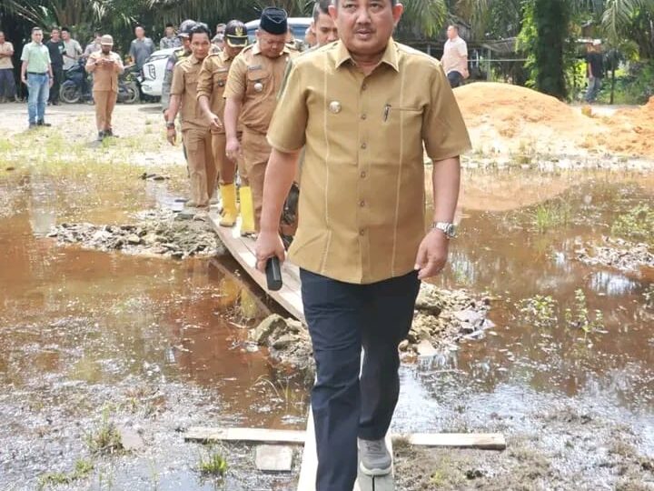 Bupati Anwar Sadat Tinjau Korban Banjir dan Salurkan Bantuan di Betara