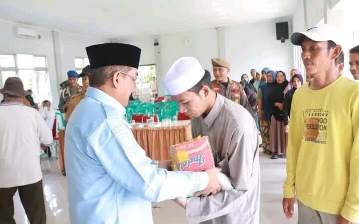 Bupati Anwar Sadat Salurkan Bantuan untuk 918 KK Terdampak Banjir di Empat Kecamatan