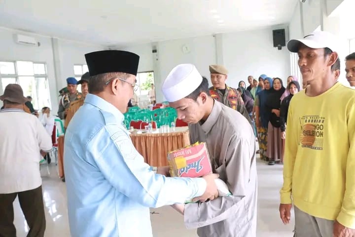 Bupati Anwar Sadat Salurkan Bantuan untuk 918 KK Terdampak Banjir di Empat Kecamatan