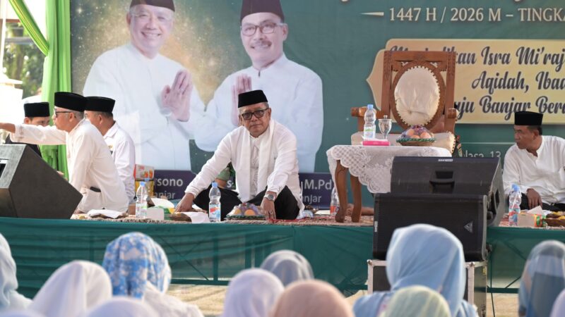 Ribuan Masyarakat dan ASN Se-Kota Banjar Hadiri Peringatan Isra Mi’raj Tingkat Kota Banjar Di Alun-Alun Kota Banjar