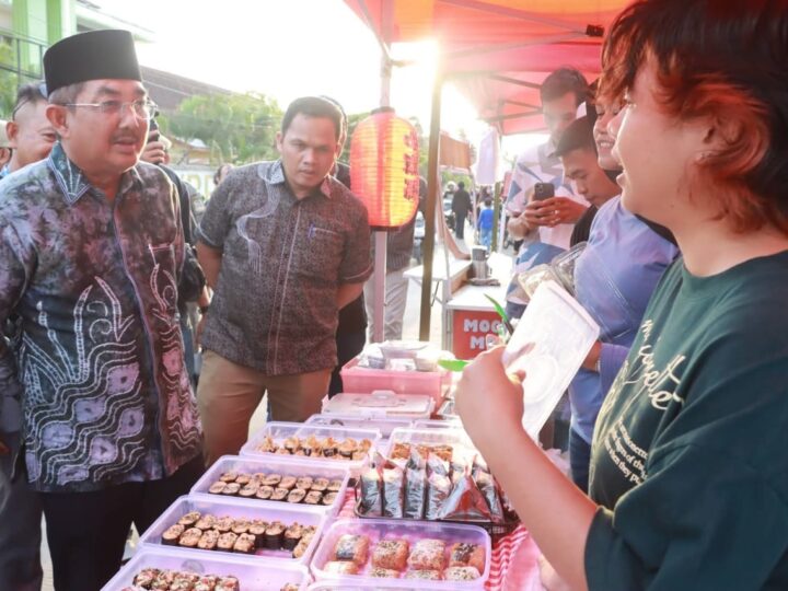 Dorong UMKM Naik Kelas, Bupati Anwar Sadat Hadiri Gerakan Ekonomi Kerakyatan Pasar Malam di Kuala Tungkal