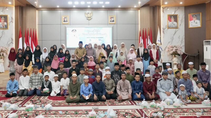 Bupati Anwar Sadat Santuni 100 Anak Yatim di Momen Milad ke-60