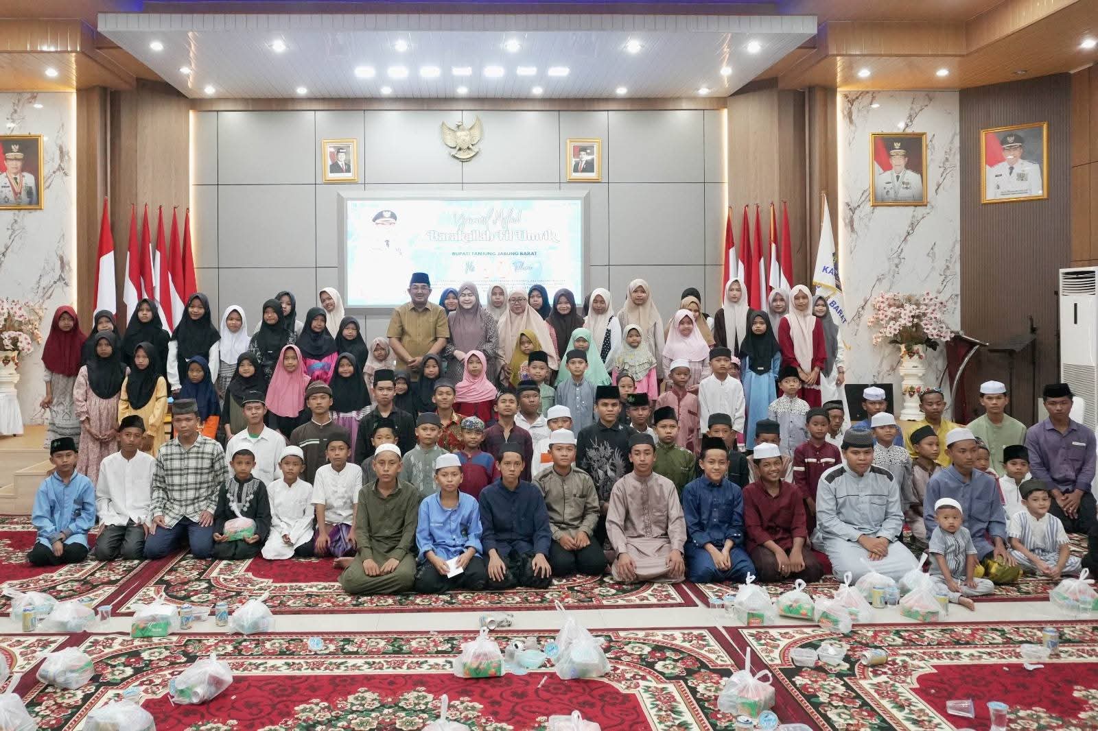 Bupati Anwar Sadat Santuni 100 Anak Yatim di Momen Milad ke-60