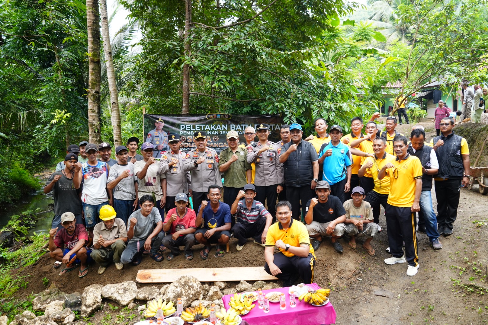 Dari Kepedulian hingga Aksi Nyata, Polres Pangandaran Bangun Jembatan untuk 400 Pelajar dan Masyarakat