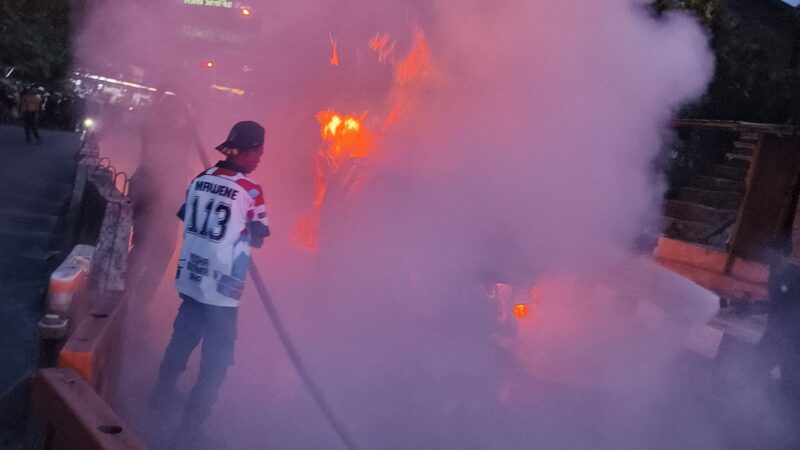 Mobil Avanza Terbakar di Ambon