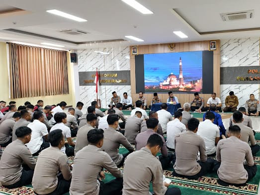 Tingkatkan Im’Taq Personel, Polres Pangandaran Gelar Binrohtal dan Doa Bersama untuk Korban Bencana Bandung Barat