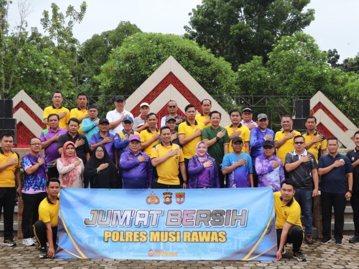 Sukseskan Perintah Presiden RI Bersih-Bersih Nasional, Polres Musi Rawas Bersama Pemda Kurve Taman Beregam dan Masjid Agung Darussalam