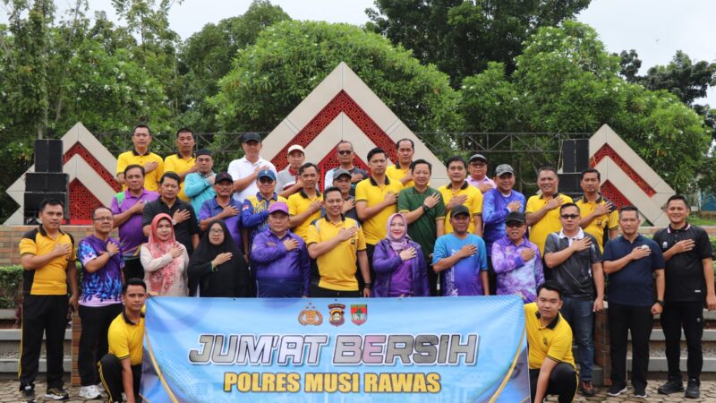 Sukseskan Perintah Presiden RI Bersih-Bersih Nasional, Polres Musi Rawas Bersama Pemda Kurve Taman Beregam dan Masjid Agung Darussalam