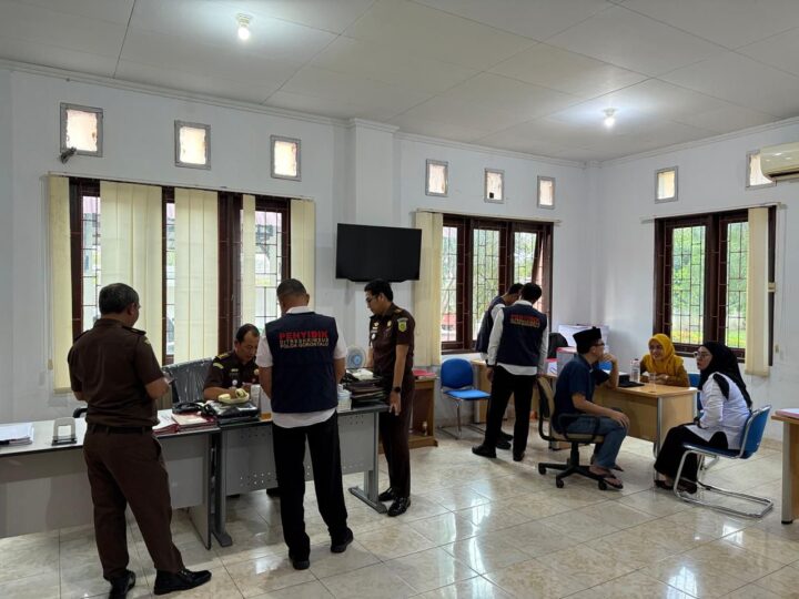 LAGI, DITRESKRIMSUS POLDA GORONTALO SERAHKAN TERSANGKA TP KORUPSI JALAN NANI WARTABONE