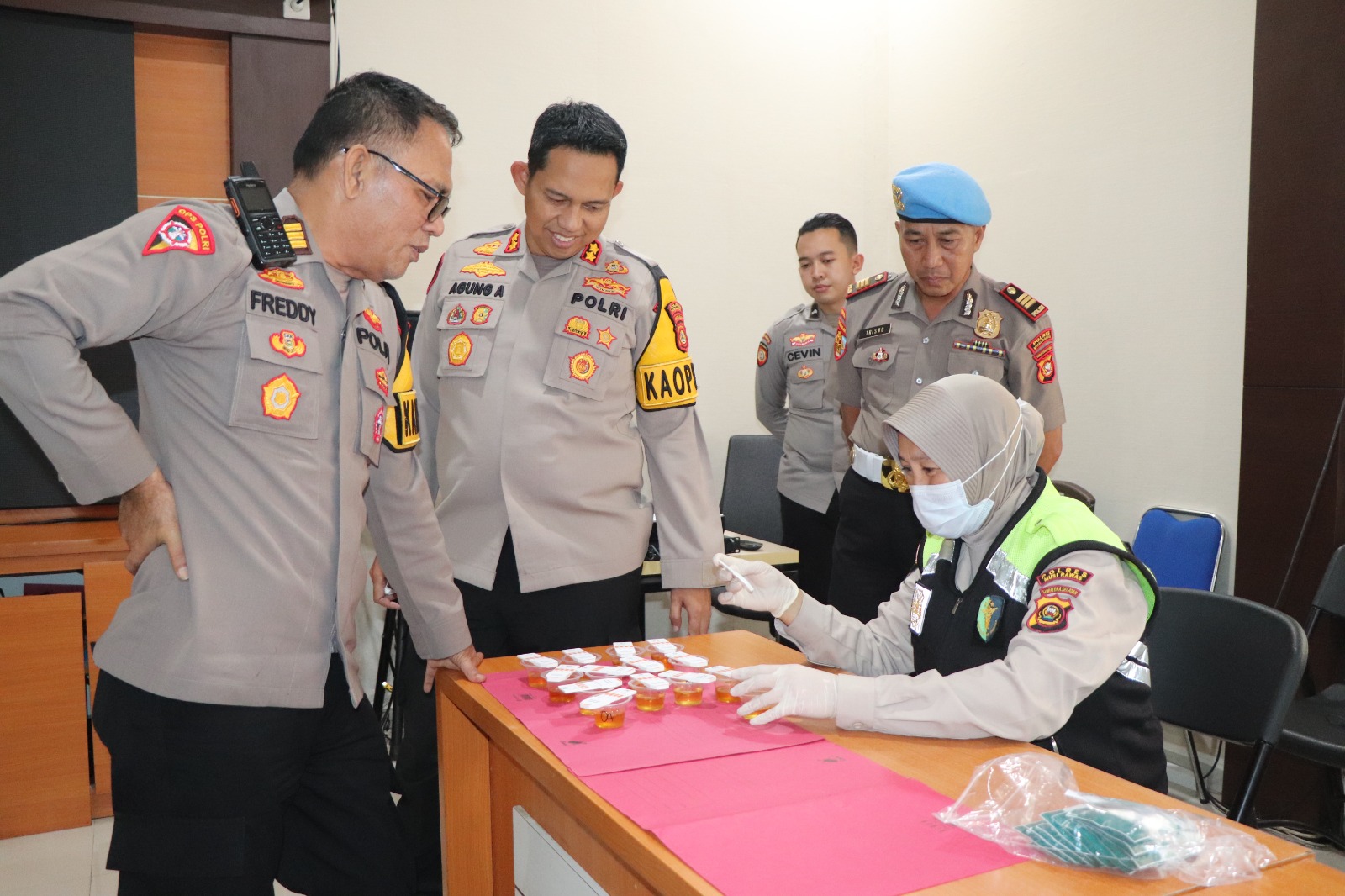 Kapolres Musi Rawas Pimpin Langsung Cek Urine Mendadak PJU Polres Musi Rawas