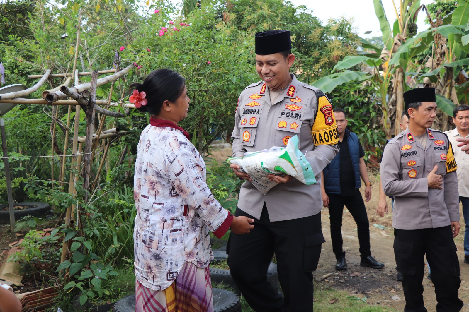 Kapolres Bersama Satreskrim Polres Musi Rawas Salurkan Sembako ke Panti Asuhan dan Door to Door Kerumah Warga Hingga Bagikan Takjil