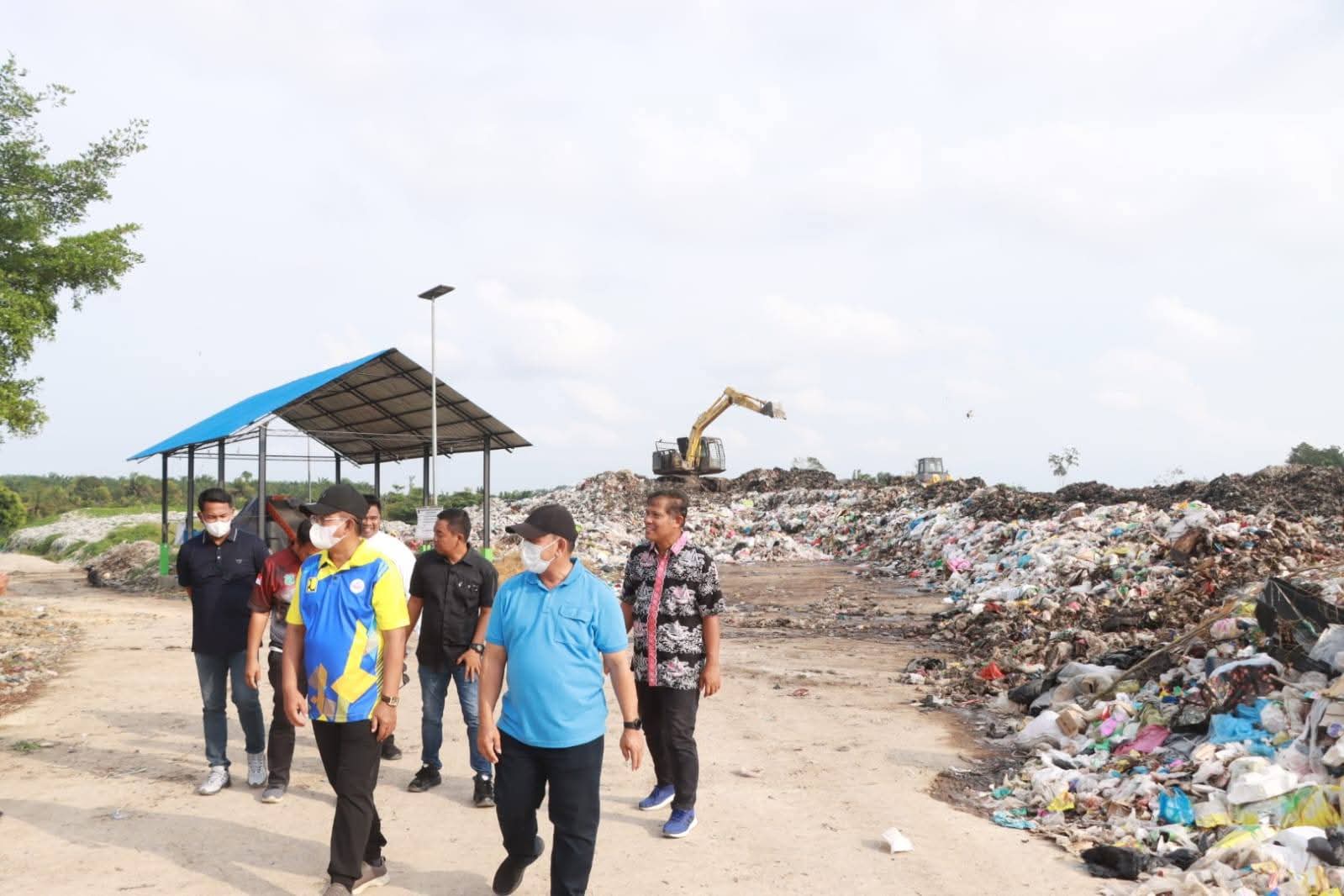 Respons Arahan Presiden soal Darurat Sampah, Bupati Tanjab Barat Tinjau TPA Lubuk Terentang