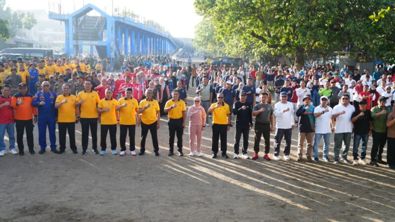 Kapolda Jabar Pimpin Aksi Bersih Pantai Pangandaran, Susi Pudjiastuti: “Jangan Sampai Soal Sampah Harus Diingatkan Presiden”