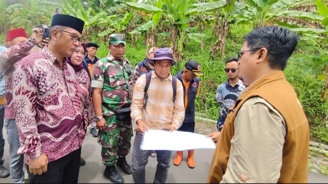 Kadis Perkim Kab.Sukabumi Survey Lokasi Relokasi Guna Pastikan Aman dan Layak