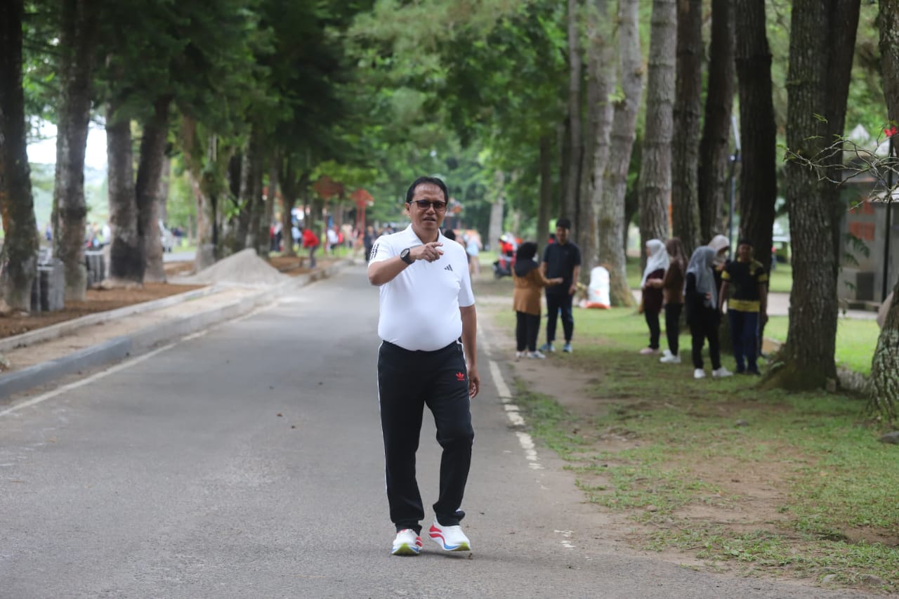 PEMERINTAH LAMPUNG BARAT GELAR AKSI BERSIH-BERSIH DALAM GERAKAN ASRI