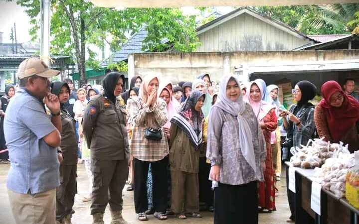 Jelang Ramadan, Ketua TP PKK Hj. Fadhilah Sadat Inisiasi Pasar Murah